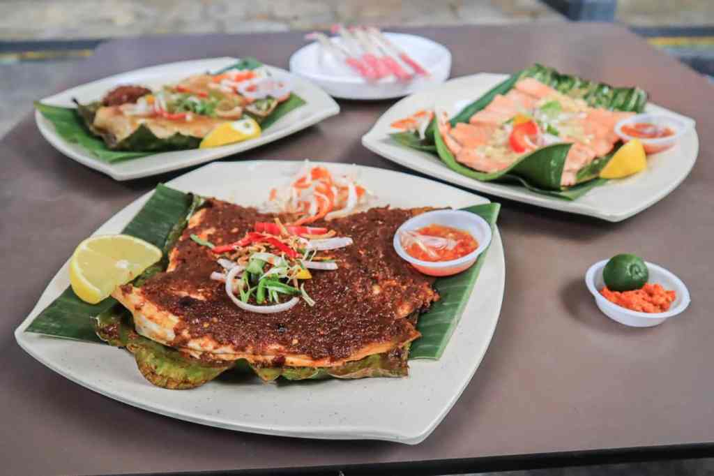 Also known as Ikan Bakar (grilled fish), the stingray was unpopular but has increased in price since the Malays of Singapore understood that the sambal (chili paste) over the stingray, Singapore Foods