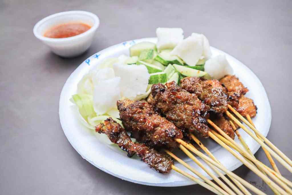 Haron Satay is also known as Haron 30 Satay, a favorite destination for tasting Malaysian Muslim-style satay from many Singaporeans.